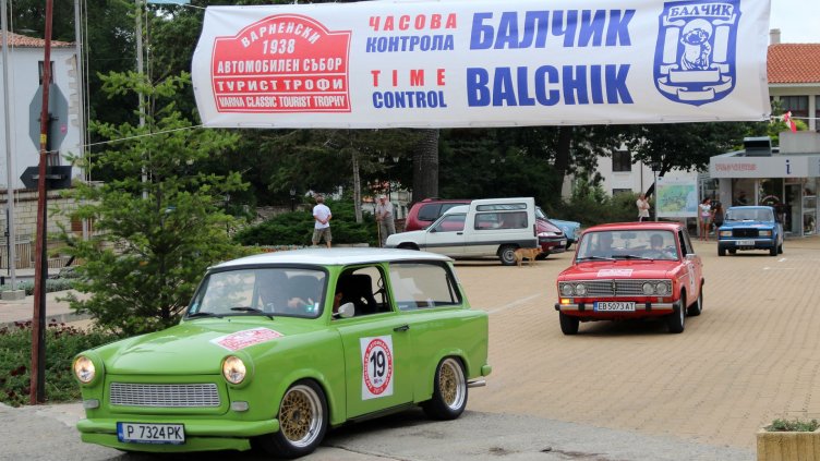 Съветски коли впечатлиха във “Варненски автомобилен събор”