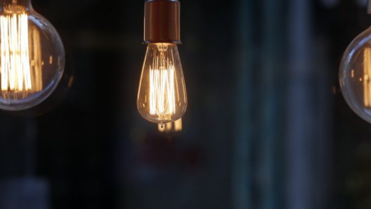 ЕС прати халогенните крушки в историята