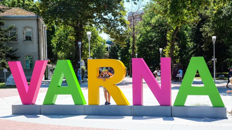 Организира "Дни на България” в канадските градове Варна и Шипка