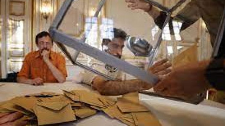 Тест за Макрон: Французите гласуват на втори тур за парламент