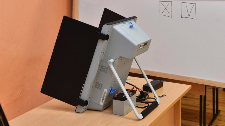 Транспортират машините за балотажа до всички общини във Варненско