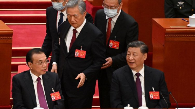 Си Дзинпин си осигури исторически трети мандат като лидер на Китай (ВИДЕО)