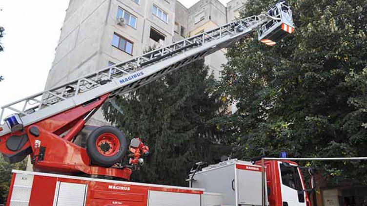 Дограма летя 10 метра след взрив на газова бутилка