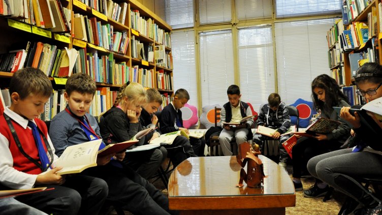 УЧЕНИЦИТЕ ОТ 4-ТИ КЛАС на ОУ „Васил Друмев“ се потопиха в света на Радичков.