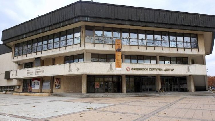 Премиерът разпореди проверка на театрите в Разград и Смолян