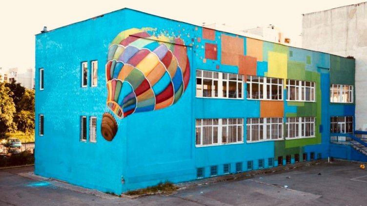 Денков и министри танцуват и играят с ученици