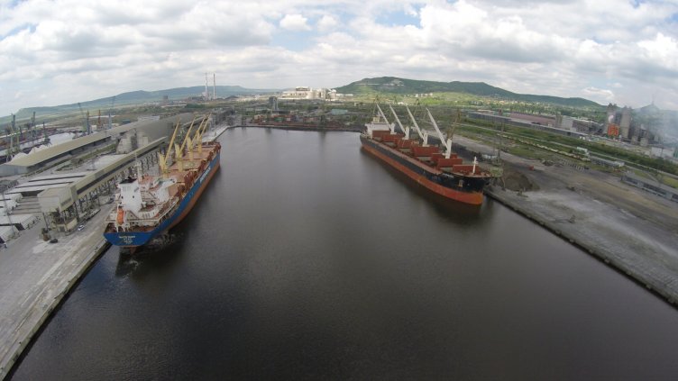 111 години от създаването си отбелязва варненското пристанище