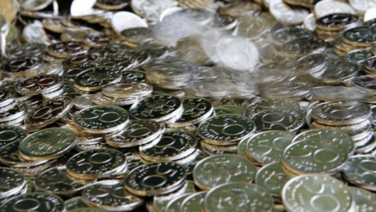 Данък "лихва" остава 8%. Засега