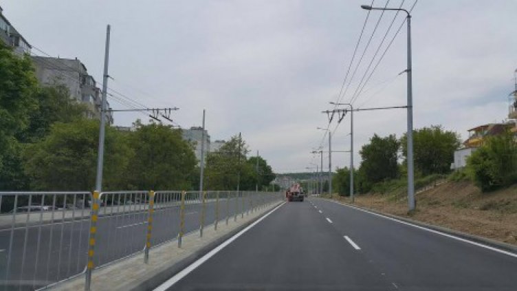 Умни светофари ще спират нощните гонки във Варна