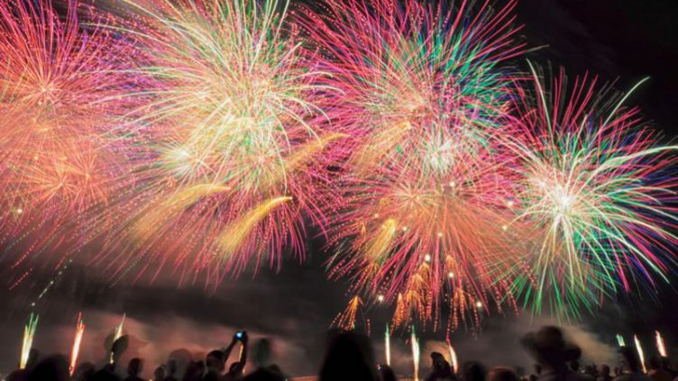 Един загина, а над 160 са ранени от пожари и фойерверки