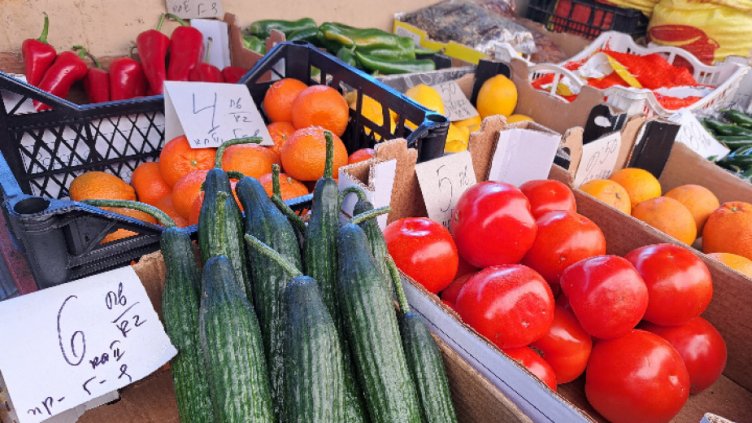 Основните храни продължават да поскъпват