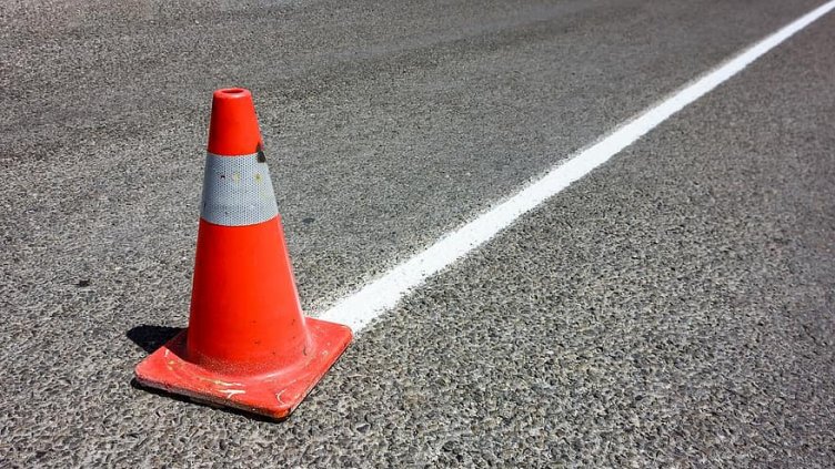 АПИ втрещи със сделка: 1.23 млн. лева за местенето на конуси на пътя!