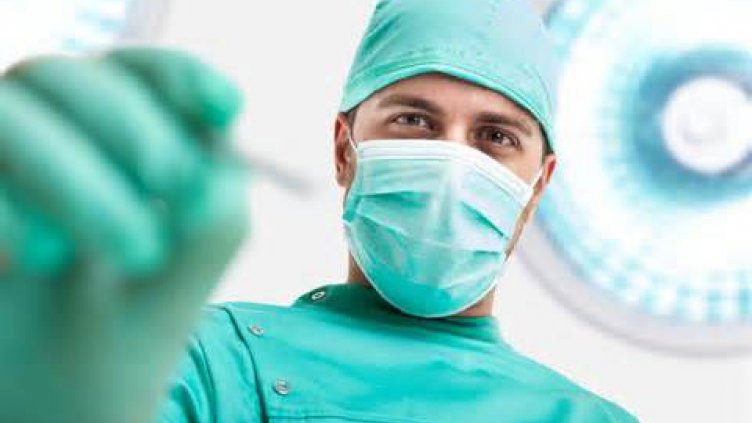 Хирург търси болница, подходяща за трансплантация на глава