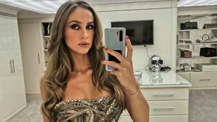 За Великден: Лолита боядисва яйца за Гришо