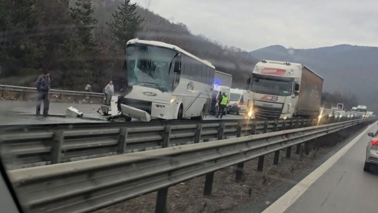 Зверска катастрофа с автобус на АМ "Хемус"