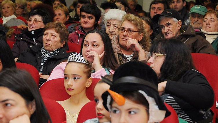 Празничен Коледен концерт събра стотици варненци в неравностойно положение