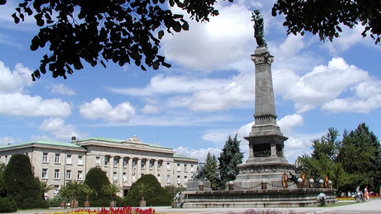 Изследват качеството на въздуха в Русе заради лоши миризми  