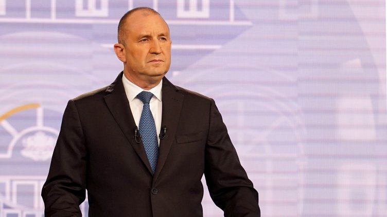 Президентско мъмрене към партиите: Първо модерна армия, после мандат!