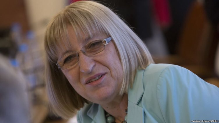 Цачева сама се даде на главния прокурор за апартамента си