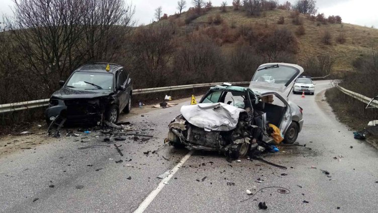 Жена загина при челен удар с джип (Снимка)