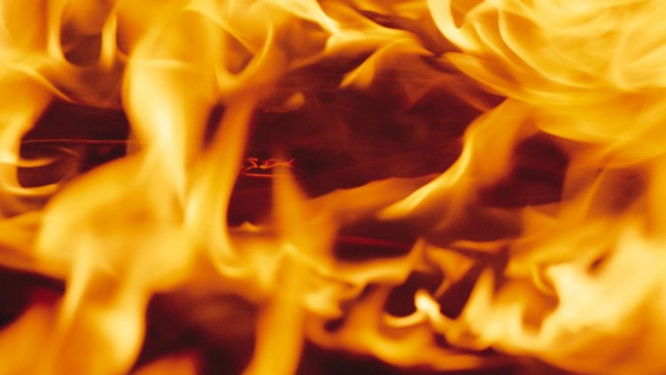 Бивш миньорски блок в село Атия изгоря до основи