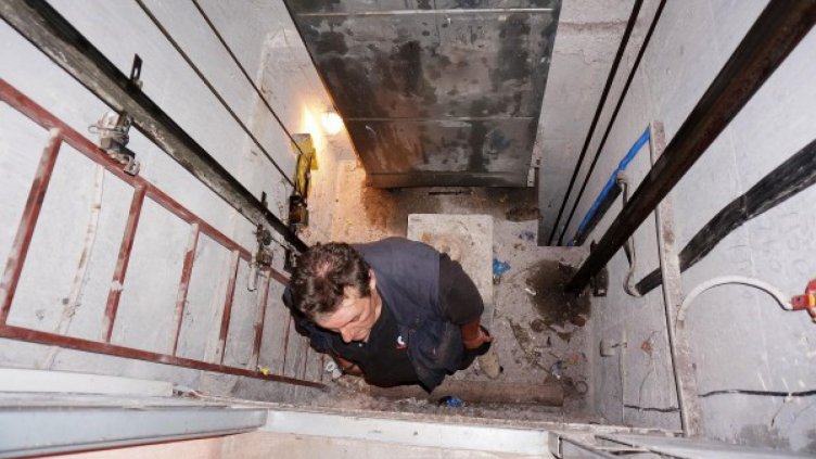 Обмислят програмата за санирането да включва и асансьорите