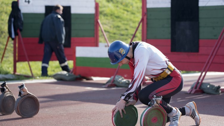 Варненски огнеборци мериха сили в пожароприложен спорт