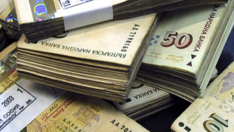 Работещите във временно затворените заради COVID-19 бизнеси ще получават компенсация в размер на 75% от осигурителния им доход