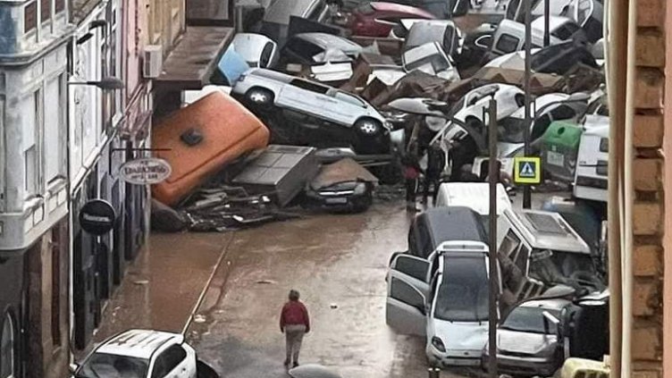 Най-малко 64 са вече жертвите на наводненията в Испания (СНИМКИ)