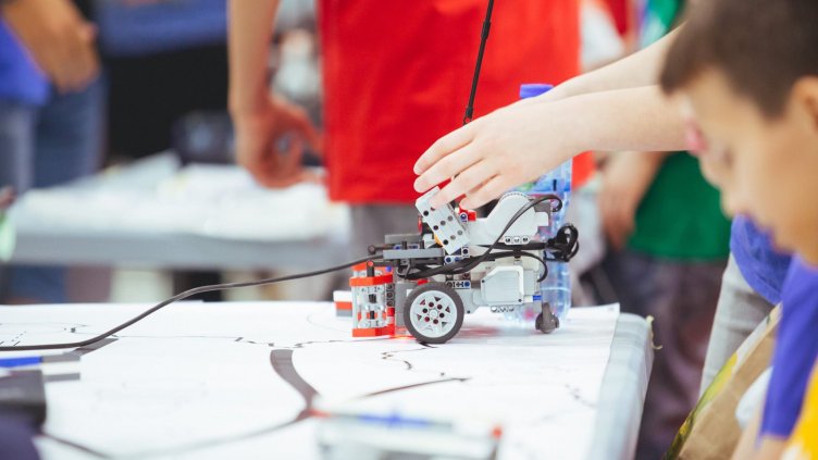 Има още свободни места за безплатните курсове по роботика във Варна