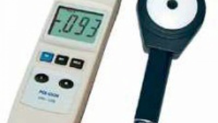 Доброволци мерят UV лъчението във Варна