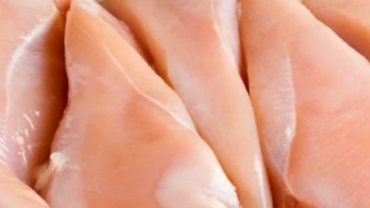 Най-малко 100 тона пилешко месо са заразени със салмонела на българския пазар