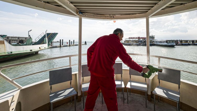 Кораб от Венеция е под карантина на пристанище в Бургас 