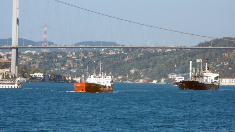 Турция е затворила Босфора за зърно и петрол