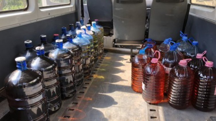 Близо 300 литра нелегален алхокол иззеха от къща в Игнатиево