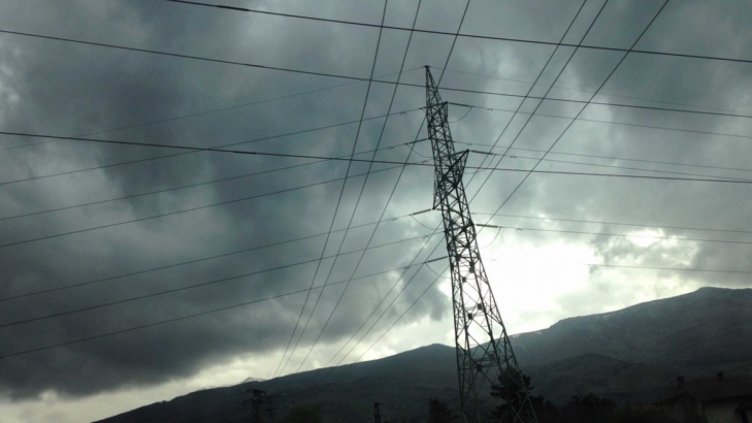 Строителни фирми оставиха 4 столични квартала без ток