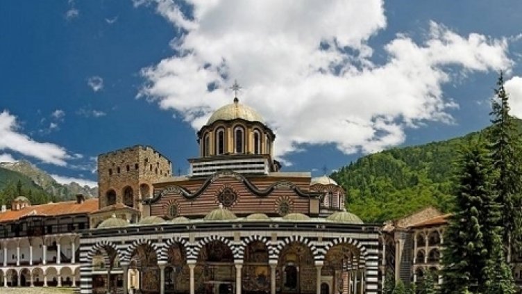 Разрешиха укрепване на част от фасадата на Рилския манастир