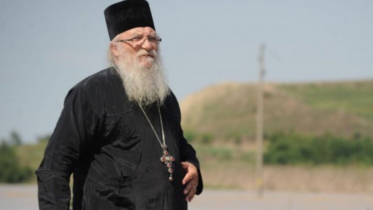 Изгоряха дрехи - дарени в къща на отец Иван