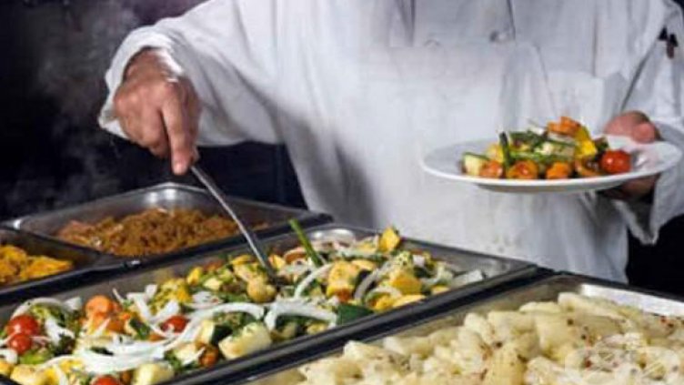 Хвърляме хиляди тонове храна, а хора гладуват