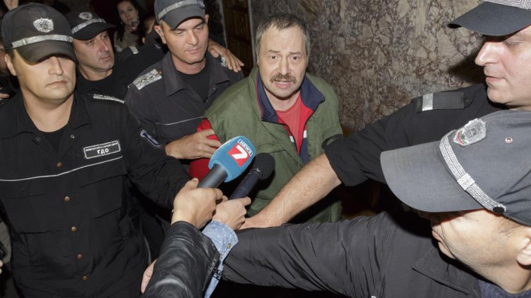 Магистрати отиват на крака до къщата на Петко Стрелеца