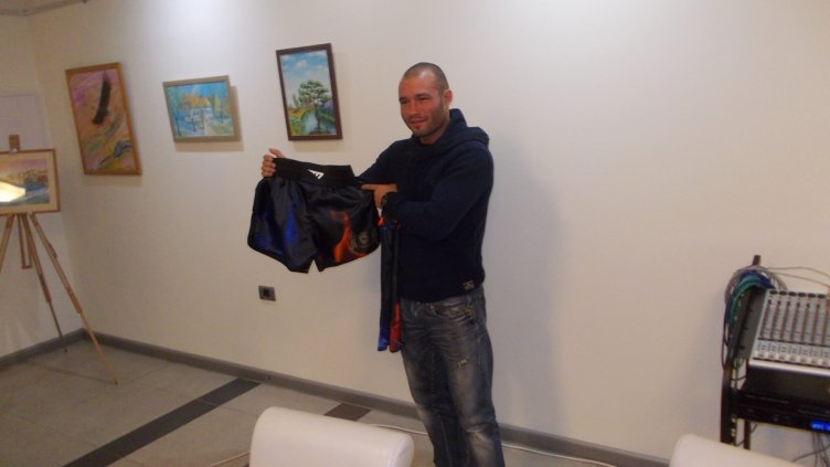 Питбула излиза за победа с нокаут в мача за световната профи-титла