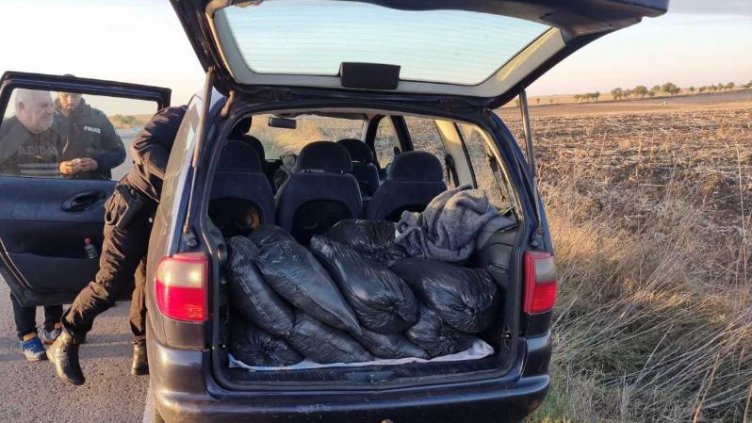 Удар: 300 кила нелегален тютюн е иззет при спецоперация във Варна (СНИМКИ)