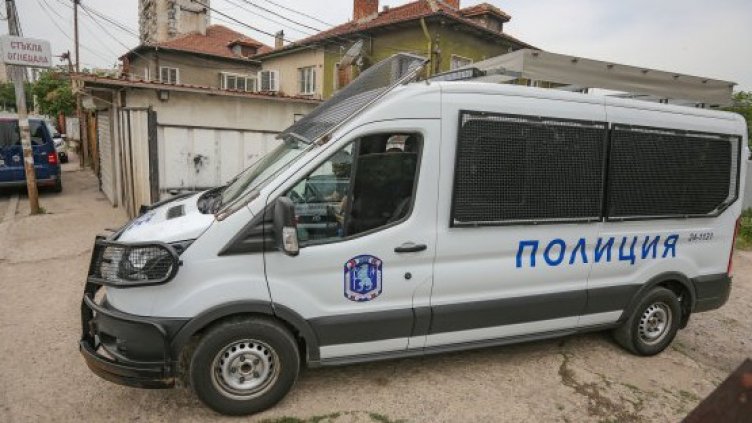 Арестуваха трима мъже с дрога 