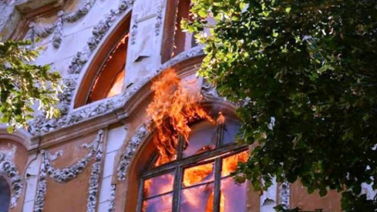 Започнаха огледите на опожарения "Тютюнев град"