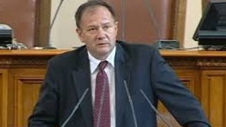Михаил Миков: Служебното правителство си надхвърля правомощията