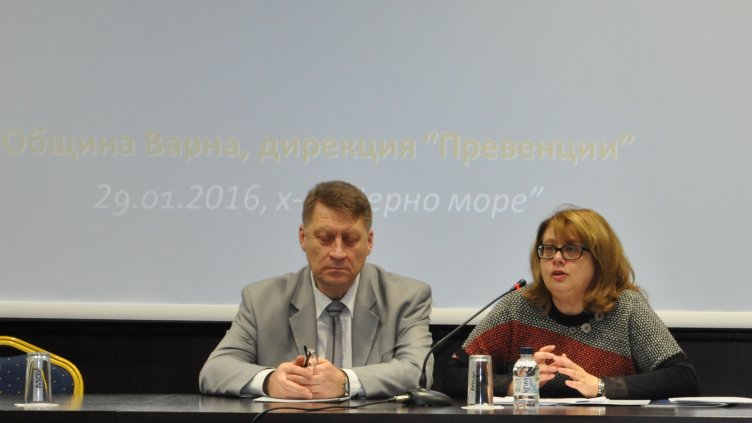 СВЕТЛАНА КОЕВА  и ТОДОР ИВАНОВ изразиха задоволство от партньорството на община Варна с неправителствения сектор. Снимка ПЛАМЕН ГУТИНОВ