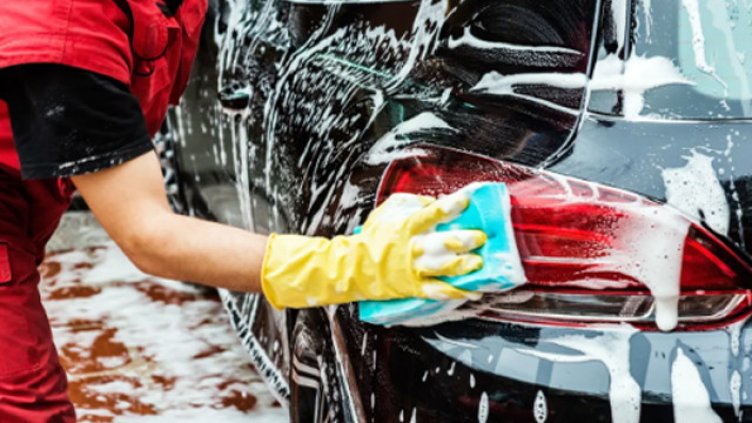 Как да миете колата си в идните жеги: Пет ценни съвета от автобояджия