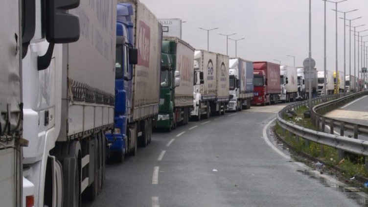 Борисов застава зад транспортния бранш по закона "Макрон"