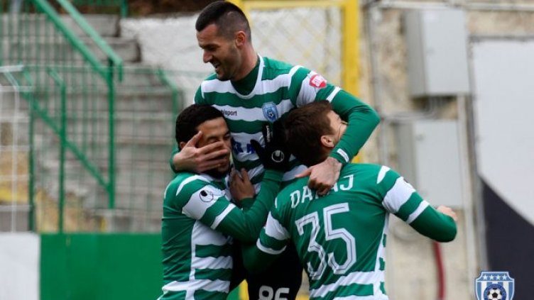 Моряците с класика над "Септември" Сф