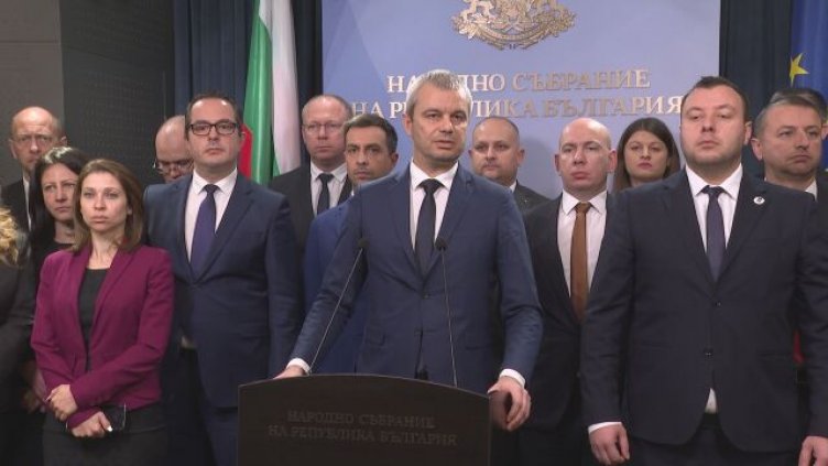 "Възраждане" се разцепи в парламента